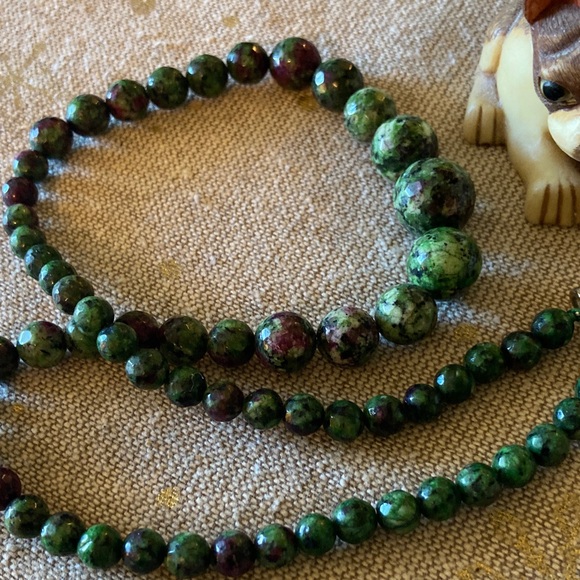 Jewelry - Ruby zoisite green and red/purple beaded necklace, length 18”. Beautiful!!💜💚